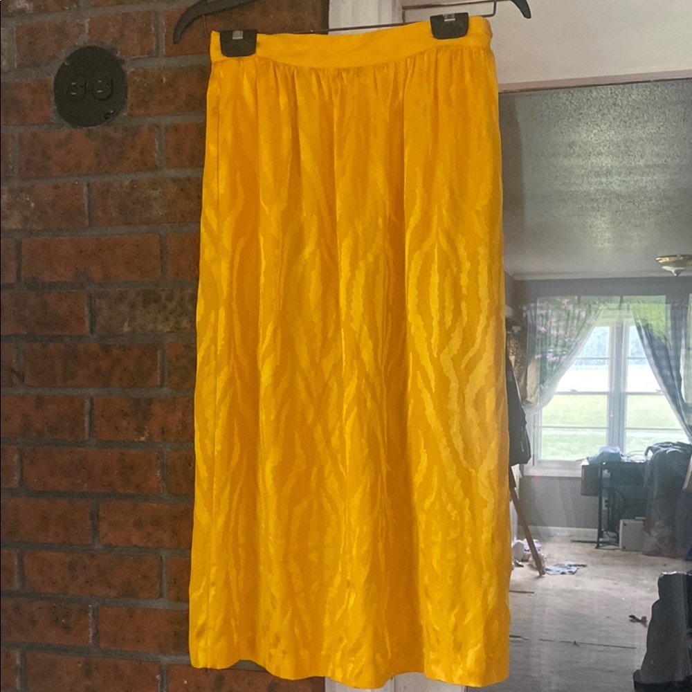 VNTG 100% SILK YELLOW ANIMAL PRINT MAXI SKRT SIDE BUTTON W/HOOK&EYE CLOSURE BOHO